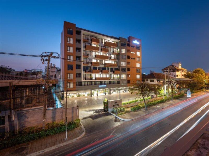 Montana Bangkok Hotel & Residence Екстериор снимка