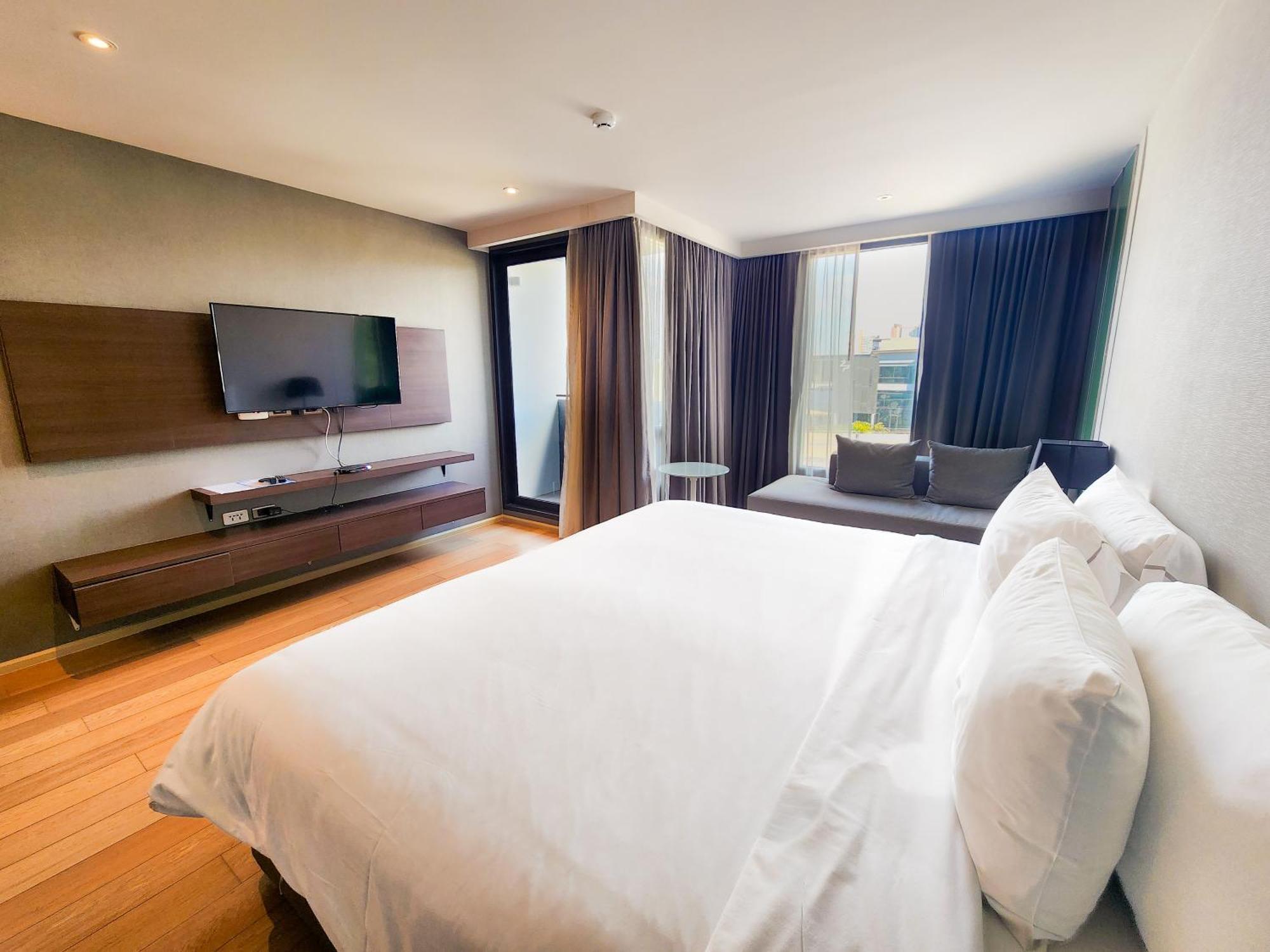 Montana Bangkok Hotel & Residence Екстериор снимка