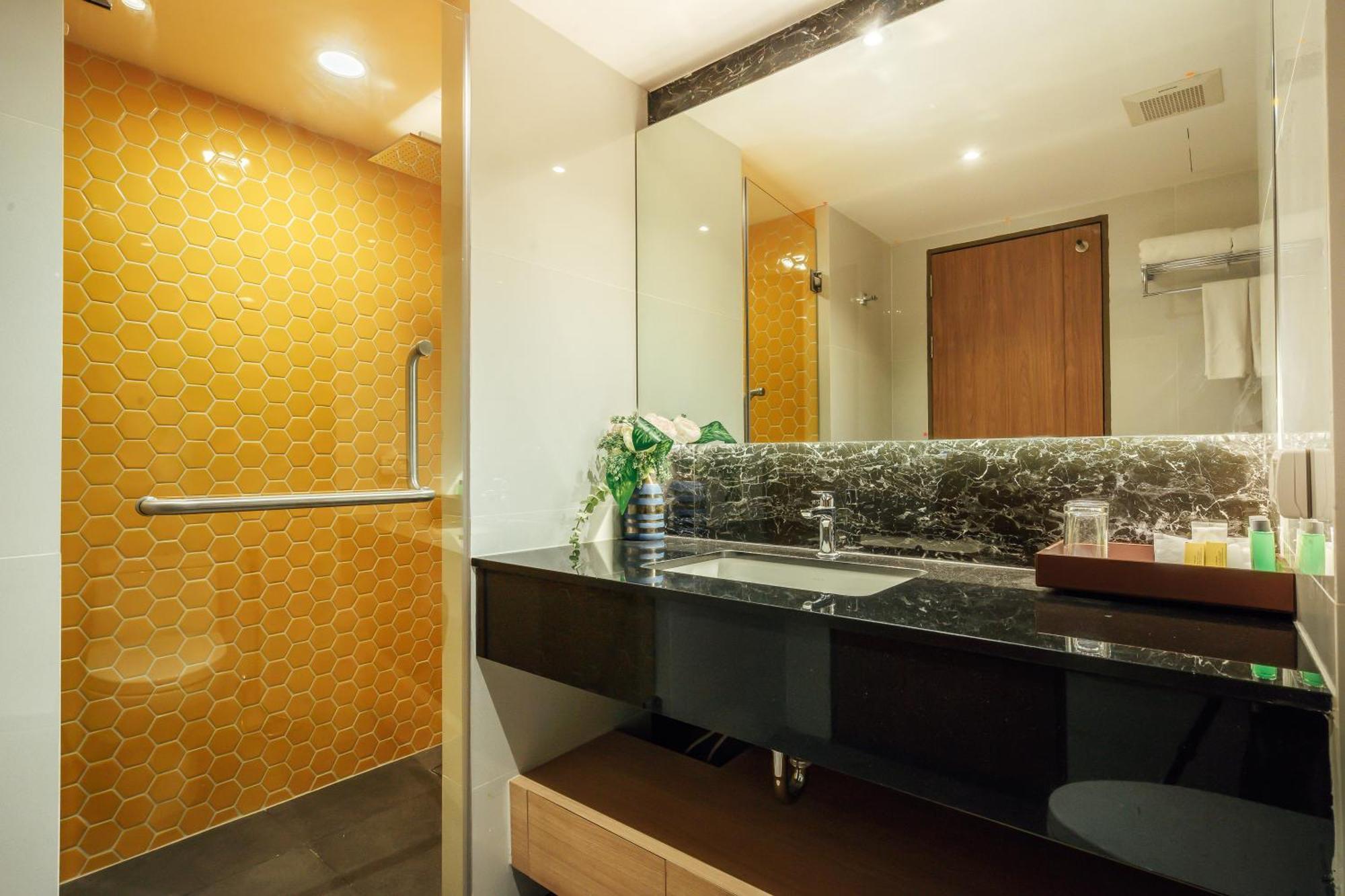Montana Bangkok Hotel & Residence Екстериор снимка